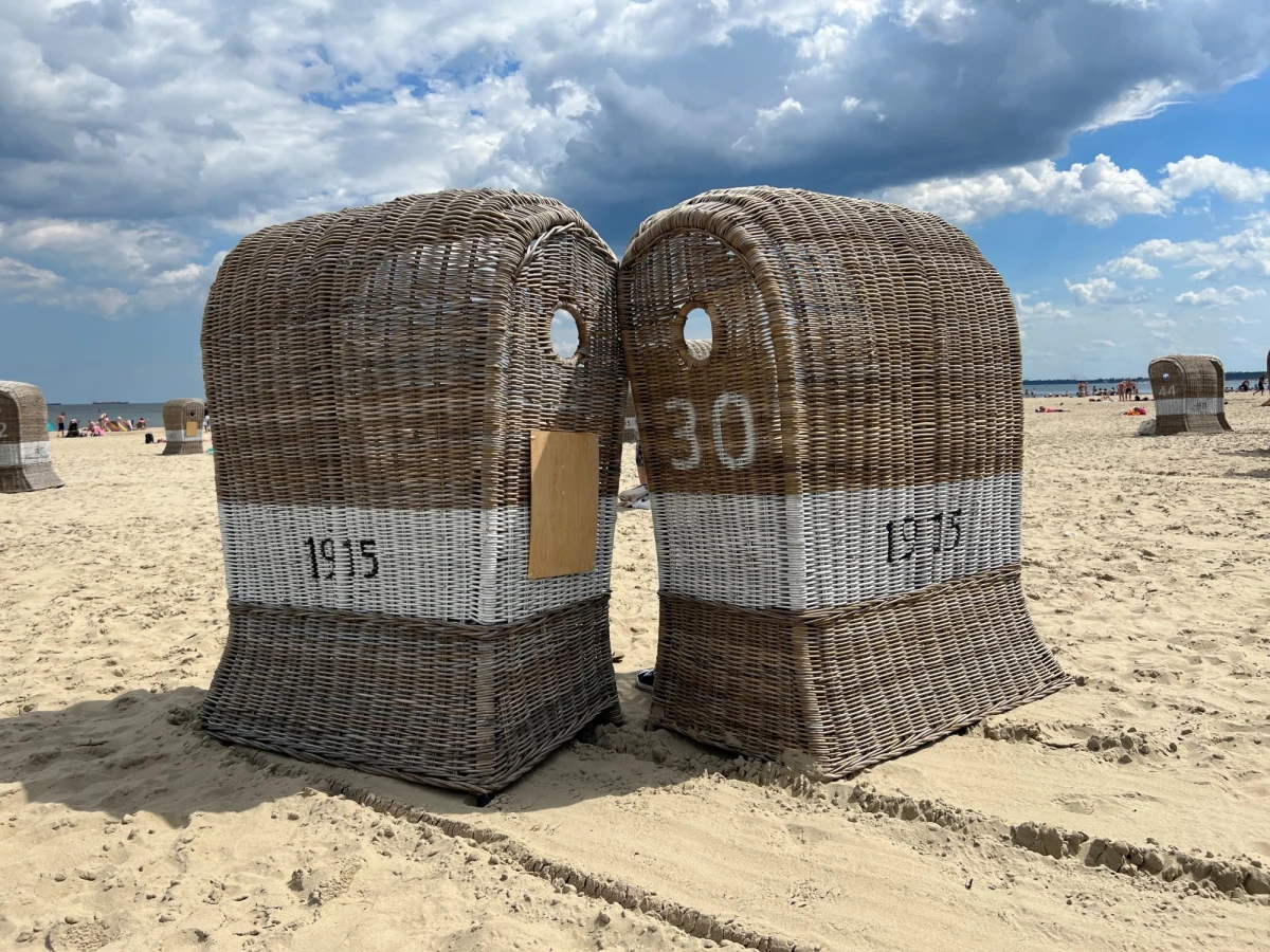 Od piątku, 23 czerwca na sopockiej plaży znów będzie można wypożyczać rattanowe kosze, które idealnie chronią przed słońcem lub wiatrem. Wypożyczalnia znajduje się przy wejściu na plażę nr 23.