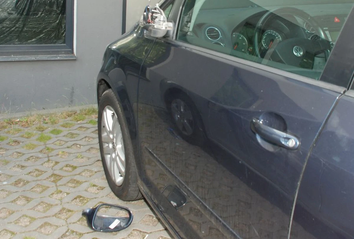 22 tys. złotych - to kwota strat spowodowanych przez 38-letniego wandala i złodzieja. Mężczyzna uszkodził 15 samochodów i dokonał włamań i kradzieży.