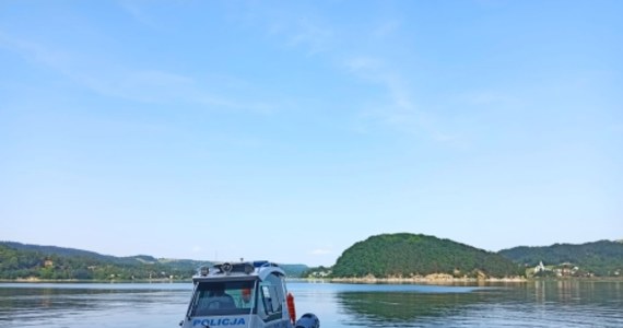 37-latek odpowie za kierowanie skuterem wodnym pod wpływem alkoholu. Został zatrzymany do kontroli przez policyjnych motorowodniaków patrolujących Jezioro Rożnowskie.


