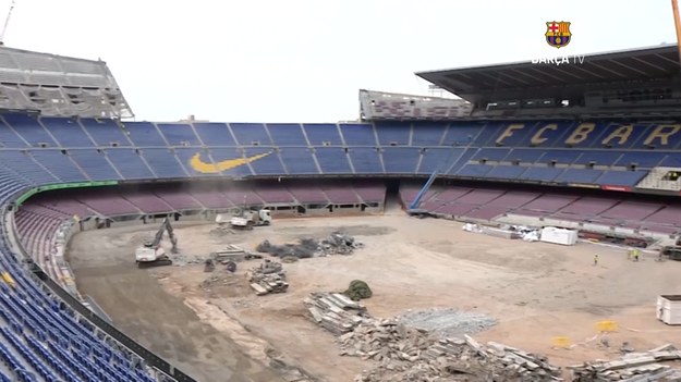 Na stadionie Camp Nou trwa zapowiadany długo remont. Pierwsze prace rozpoczęły się w połowie czerwca. W przyszyły sezonie piłkarze FC Barcelony swoje mecze będą rozgrywać na obiekcie w Montjuic. 