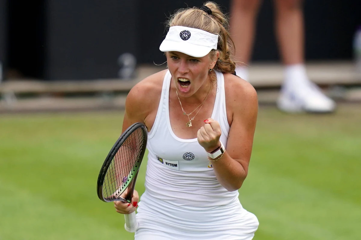 Magdalena Fręch w drugim kolejnym turnieju WTA na trawiastych kortach zagra w ćwierćfinale. Po zawodach w Nottingham, Polka awansowała do najlepszej ósemki w Birmingham, pokonując w 2. rundzie Rumunkę Soranę Cirsteę 6:3, 6:7 (1-7), 6:4. Jej kolejna rywalką może być Amerykanka Venus Williams. Do półfinału debla awansowała natomiast Magda Linette.
