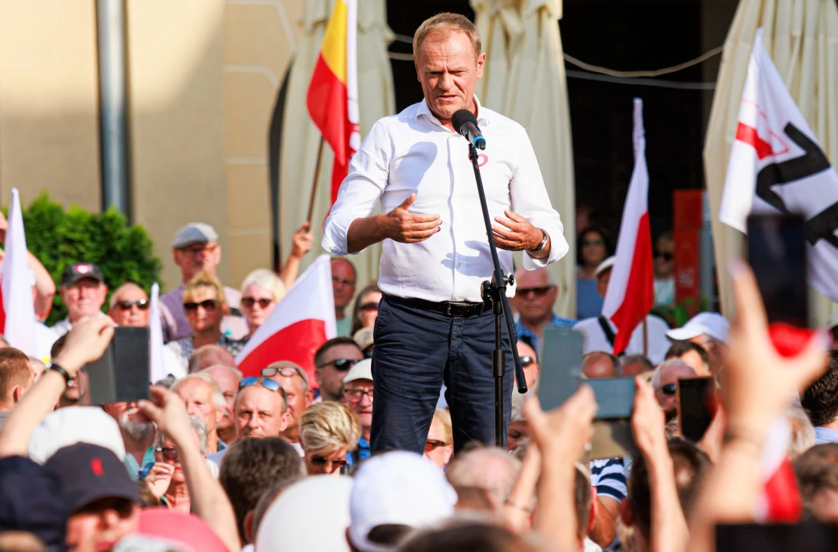 "Prawdziwa Solidarność nigdy nie jest z władzą przeciwko ludziom, tylko jest wtedy, kiedy protestuje przeciwko złej władzy, złodziejstwu i kłamstwu" – mówił w Jeleniej Górze lider PO Donald Tusk. W ten sposób zwrócił się do związkowców zakłócających jego wystąpienie.