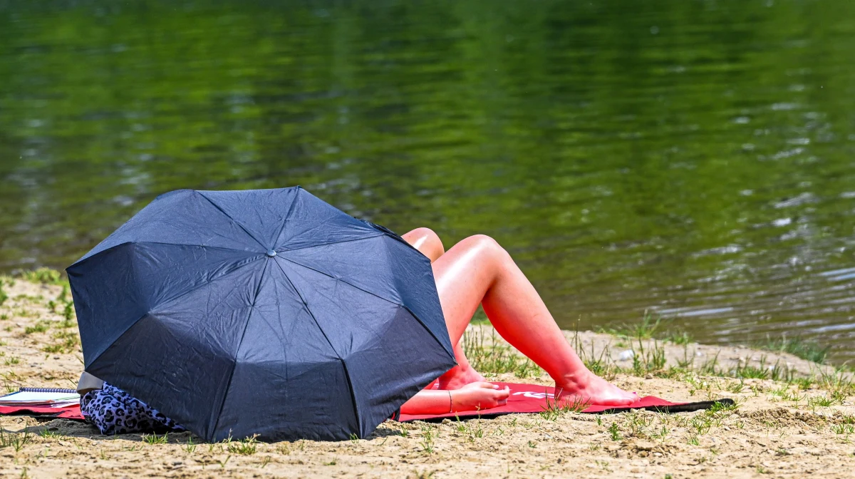 Po kilku upalnych dniach nadchodzi zmiana pogody. Piątek przyniesie burze z gradem i intensywne opady deszczu. W weekend czeka nas ochłodzenie. 