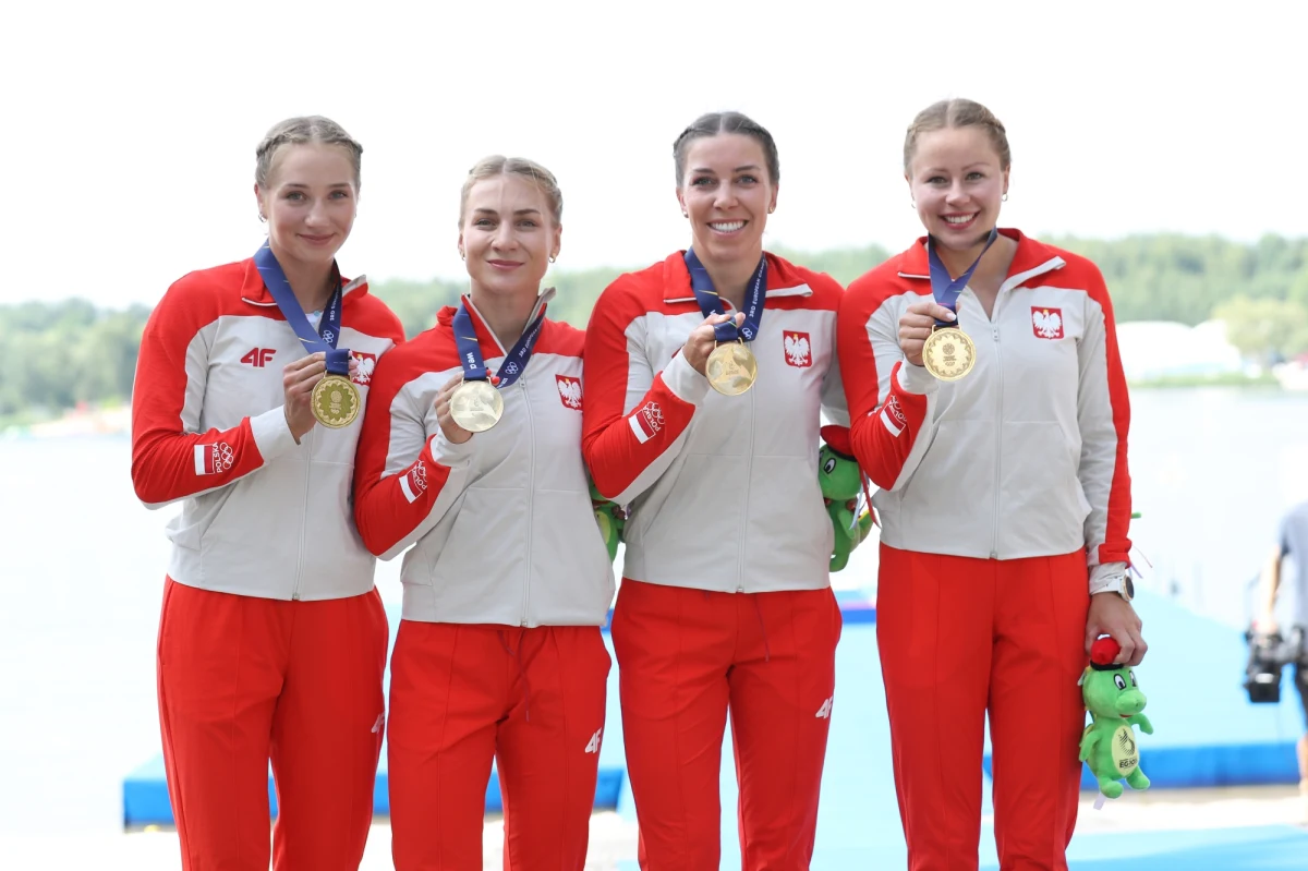 Kajakarki Karolina Naja/Anna Puławska/Adrianna Kąkol/Dominika Putto znane też jako "Atomówki trenera Kryka" wywalczyły złoto w kajakarskiej konkurencji K4 na 500 m na III Igrzyskach Europejskich. Wcześniej trzecie miejsce w konkurencji C2 - i pierwszy medal dla Polski na IE - zdobyli Norman Zezula i Aleksander Kitewski. 