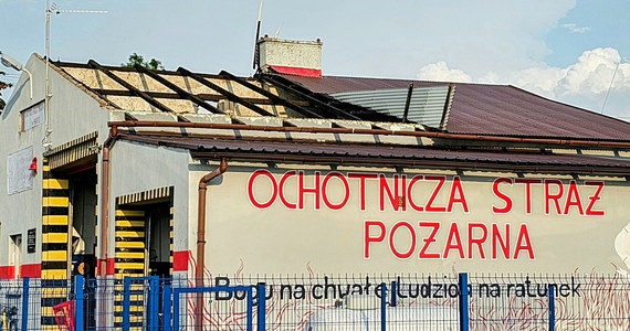 Silny wiatr zerwał dach remizy Ochotniczej Straży Pożarnej Sobótka i jednego z domów w Wielkopolsce. Na szczęście nikt nie został ranny.