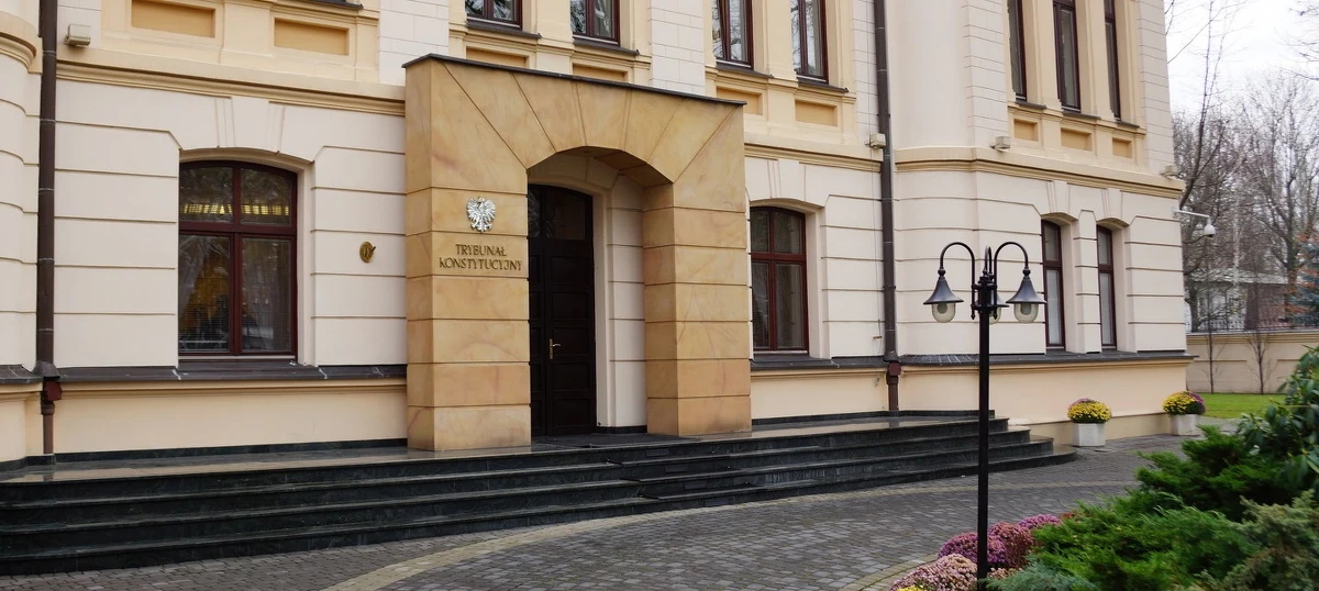Na 13 lipca wyznaczona została w Trybunale Konstytucyjnym rozprawa dotycząca wniosku premiera Mateusza Morawieckiego ws. pełnego składu TK. Sprawą ma zająć się skład pięciu sędziów.