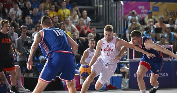 Reprezentacja Polski mężczyzn pokonała Serbię po dogrywce 20:18 i awansowała z pierwszego miejsca w grupie A do ćwierćfinałów turnieju koszykówki 3x3 w Igrzyskach Europejskich Kraków-Małopolska 2023. Rywalami Biało-Czerwonych będą w sobotę Izraelczycy.
