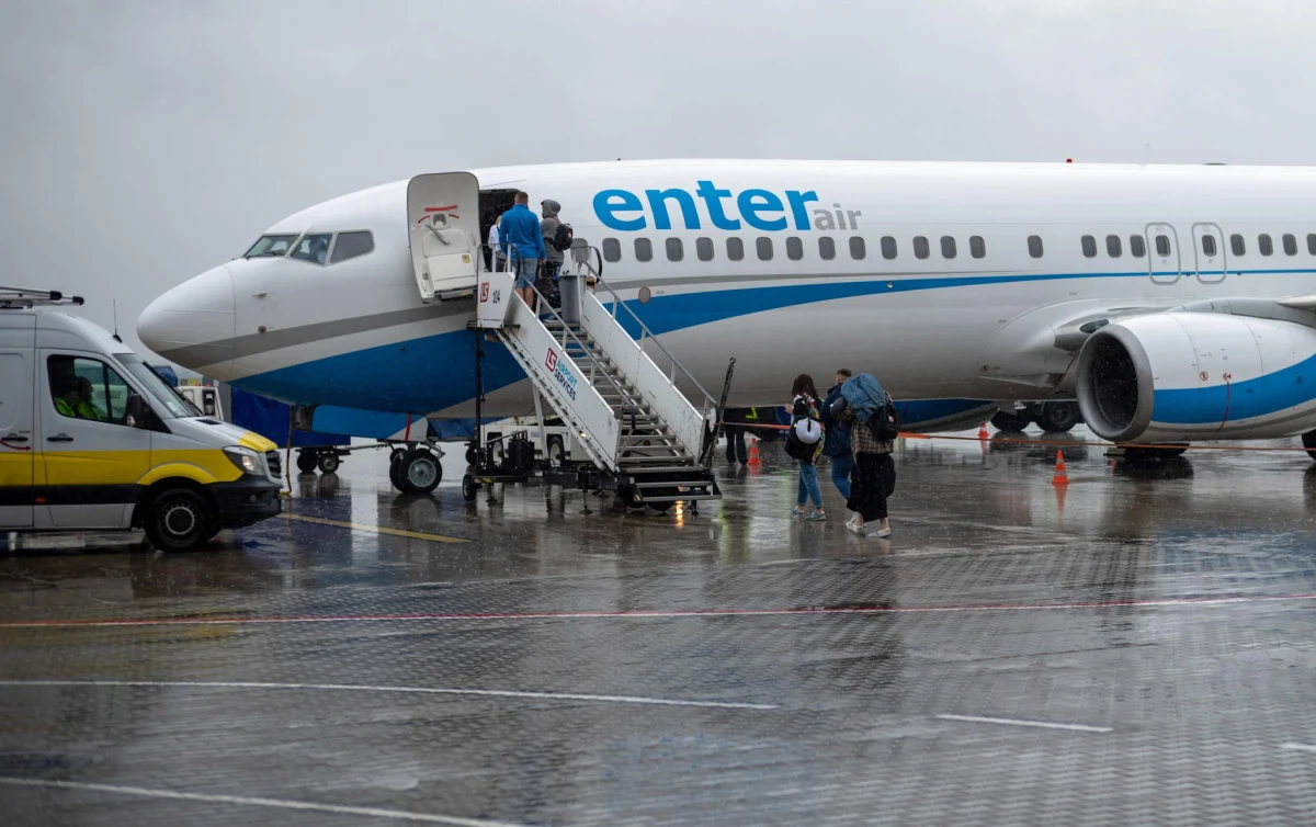 Polska Agencja Żeglugi Powietrznej, Urząd Lotnictwa Cywilnego, a także Państwowa Komisja Badania Wypadków Lotniczych zbadają incydent z udziałem samolotu linii Enter Air. Maszyna lecąca z Polski do Turcji wleciała na kilka minut w przestrzeń powietrzną Ukrainy. 