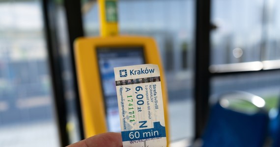 ​Zarząd Transportu Publicznego w Krakowie prowadzi rekrutację na stanowiska kontrolerów biletów. Od lipca, oprócz firmy zewnętrznej Rewizor, ważność biletów w autobusach i tramwajach w Krakowie sprawdzać będą także kontrolerzy miejscy.
