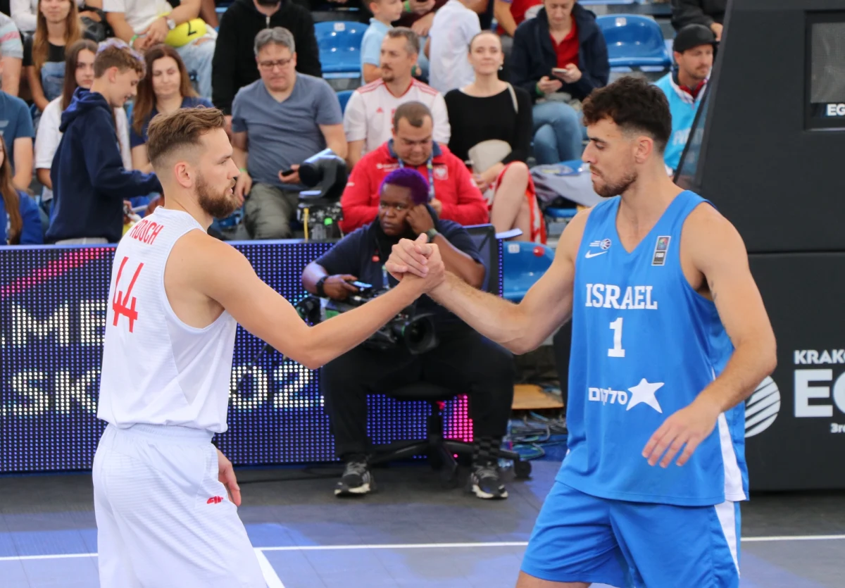 Polscy koszykarze 3x3 pokonali w ćwierćfinale Izrael 21:13 i awansowali do półfinału Igrzysk Europejskich Kraków-Małopolska 2023. Mecze o awans do finału rozpoczną się o godz. 19:20. Rywalami Polaków będą Litwini lub Łotysze.