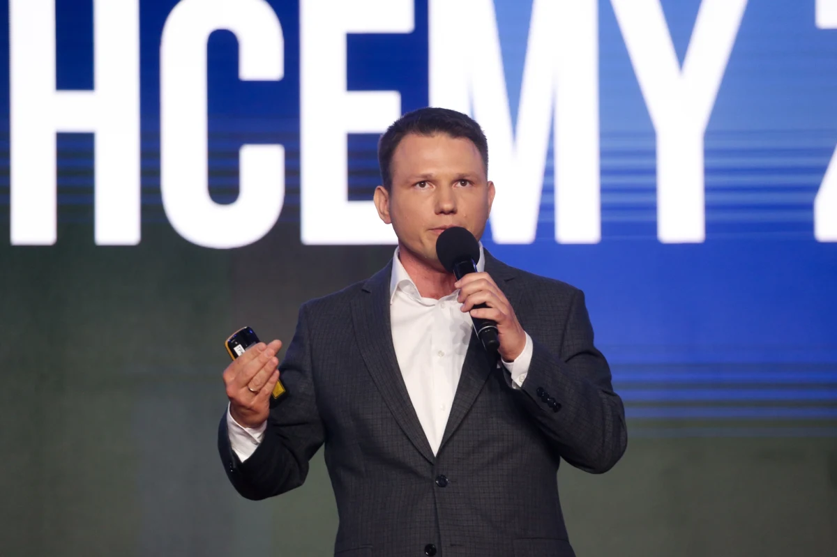 "Proste i niskie podatki", "skuteczna polityka unijna", "mieszkania tańsze o 30 proc." oraz "rozbicie monopolu NFZ" - to niektóre z propozycji programowych Konfederacji, które w sobotę przedstawili politycy tej partii. Zapowiedzieli także likwidację 13. i 14. emerytury, 300 plus oraz brak waloryzacji 500 plus.