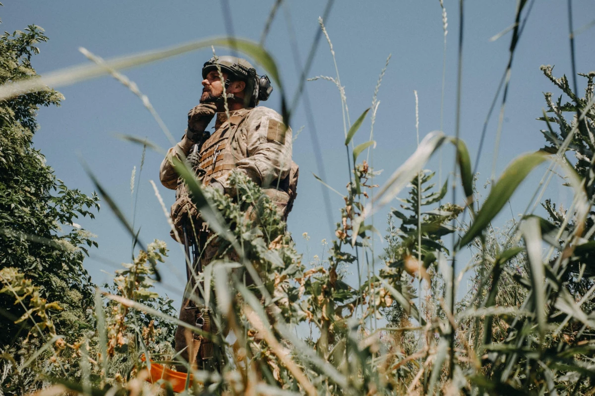 "Siły obronne na wschodzie Ukrainy rozpoczęły w sobotę ofensywę w kilku kierunkach jednocześnie" - poinformowała wiceminister obrony Ukrainy Hanna Malar. "Wróg ponosi znaczne straty w ludziach, uzbrojeniu i sprzęcie" - dodała.