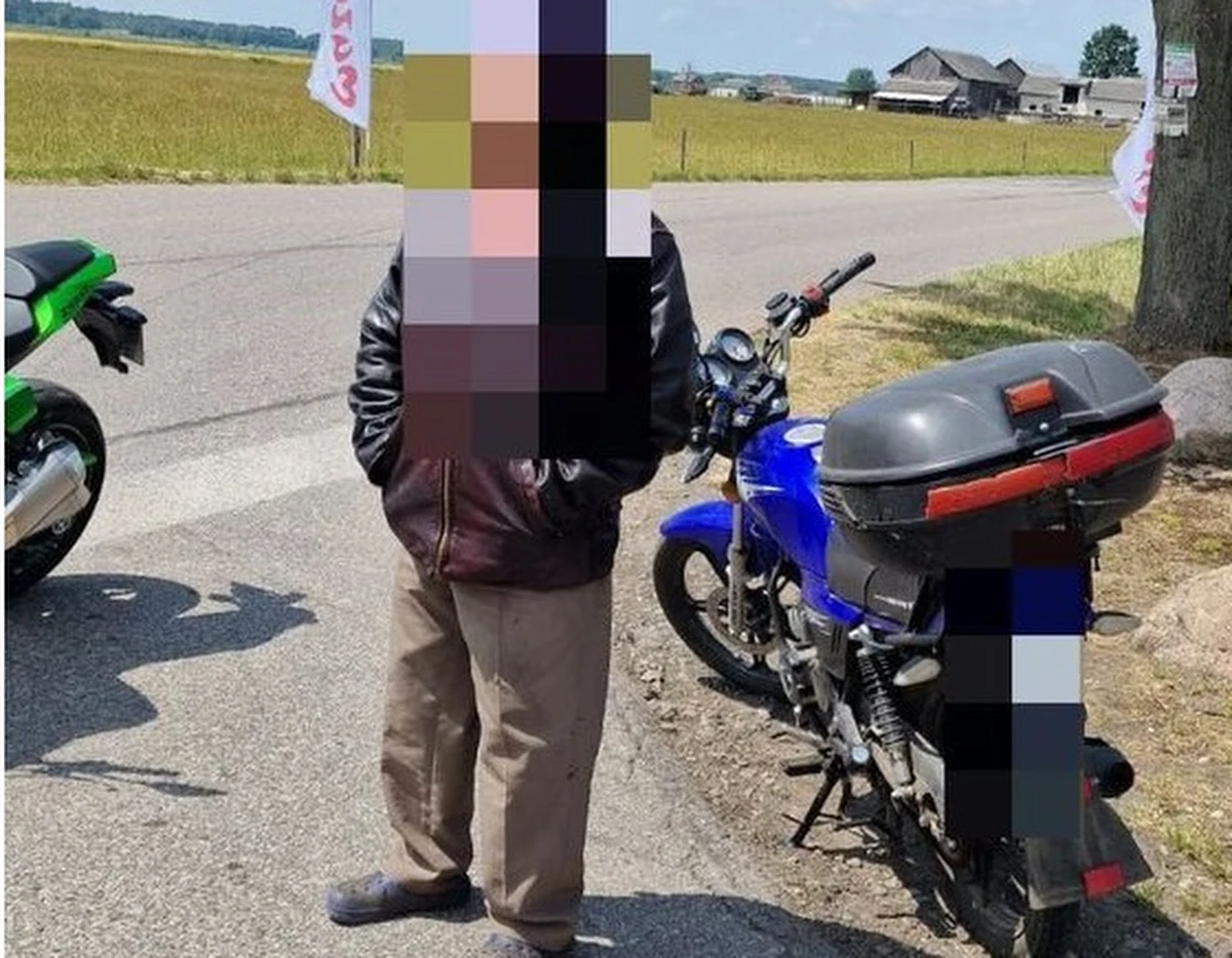 Motorowerzysta, który po pijanemu wjechał na trasę Mistrzostw Polski w Kolarstwie Szosowym w miejscowości Jazgarka, stanie przed sądem. Mężczyzna miał prawie 2 promile alkoholu w organizmie. 