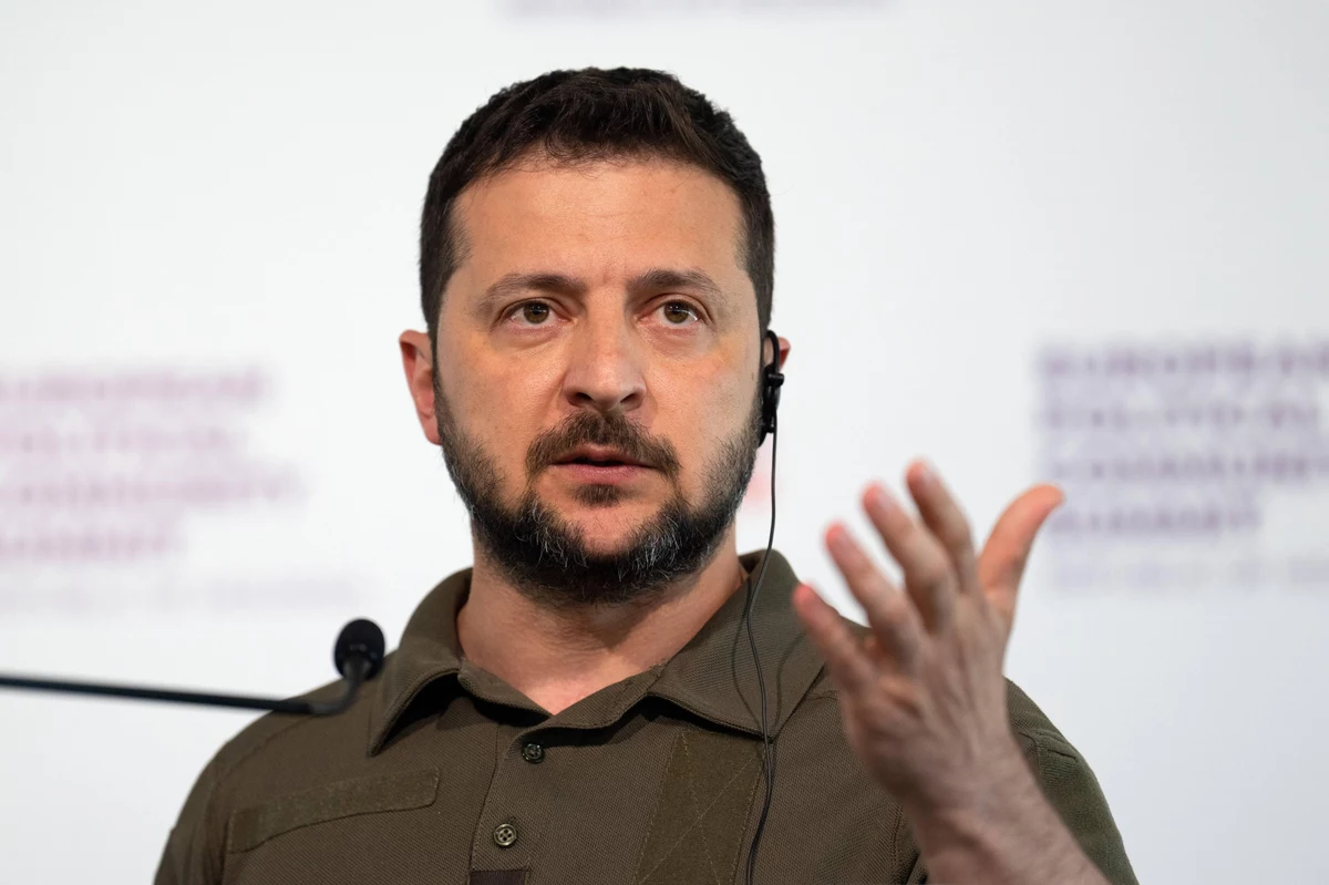 "Świat zobaczył, że władze Rosji niczego nie kontrolują. Panuje w niej całkowity chaos" - oświadczył prezydent Ukrainy Wołodymyr Zełenski, komentując przebieg wydarzeń w Rosji, związany z marszem na Moskwę najemników z Grupy Wagnera i ich odwrotem.
