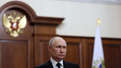 Rosyjski portal "Meduza": Putin staje się "nagim królem"