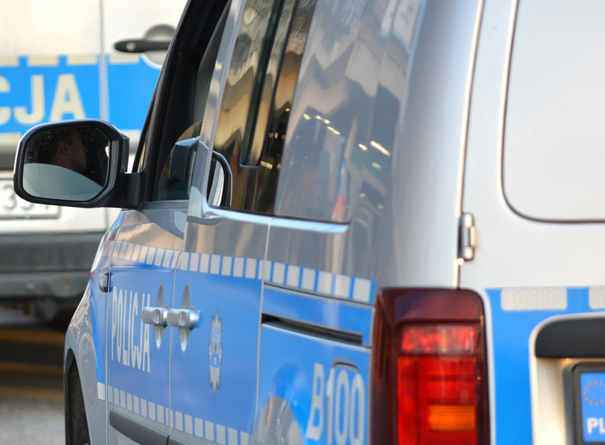 39-letni policjant śmiertelnie postrzelił się w niedzielę przed południem w budynku Komendy Powiatowej Policji w Iławie (woj. warmińsko-mazurskie).