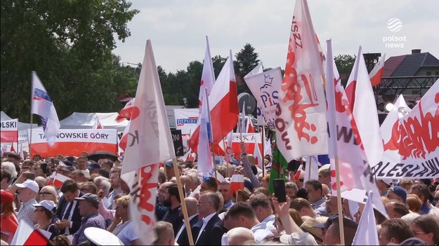 Ostatnia sobota upłynęła m.in. pod znakiem wieców wyborczych PiS i PO na Dolnym Śląsku. Politycy odwoływali się do kwestii relacji Polski z Unią Europejską. Jarosław Kaczyński przytaczając przykład Turowa powiedział, że "nikt nie będzie za nas decydować, kto ma w Polsce pracować, a kto ma być bezrobotny". Donald Tusk przekonywał swoich wyborców, że strategia PiS to "straszenie zagrożeniami, których nie ma".
Materiał dla "Wydarzeń" przygotował Dariusz Ociepa.