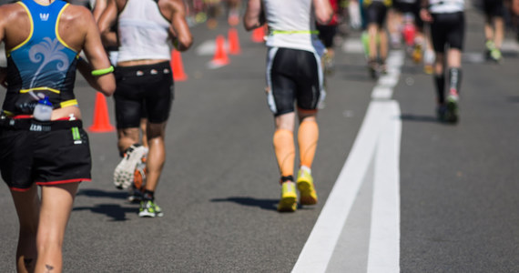 30-stopniowy upał nie odstraszył ani organizatorów, ani uczestników imprezy Ironman Westfriesland. Triathlon w holenderskim Hoorn mógł jednak skończyć się nie najlepiej. 90 osób zasłabło w trakcie zawodów, a osiem z nich zostało zabranych do szpitala. 