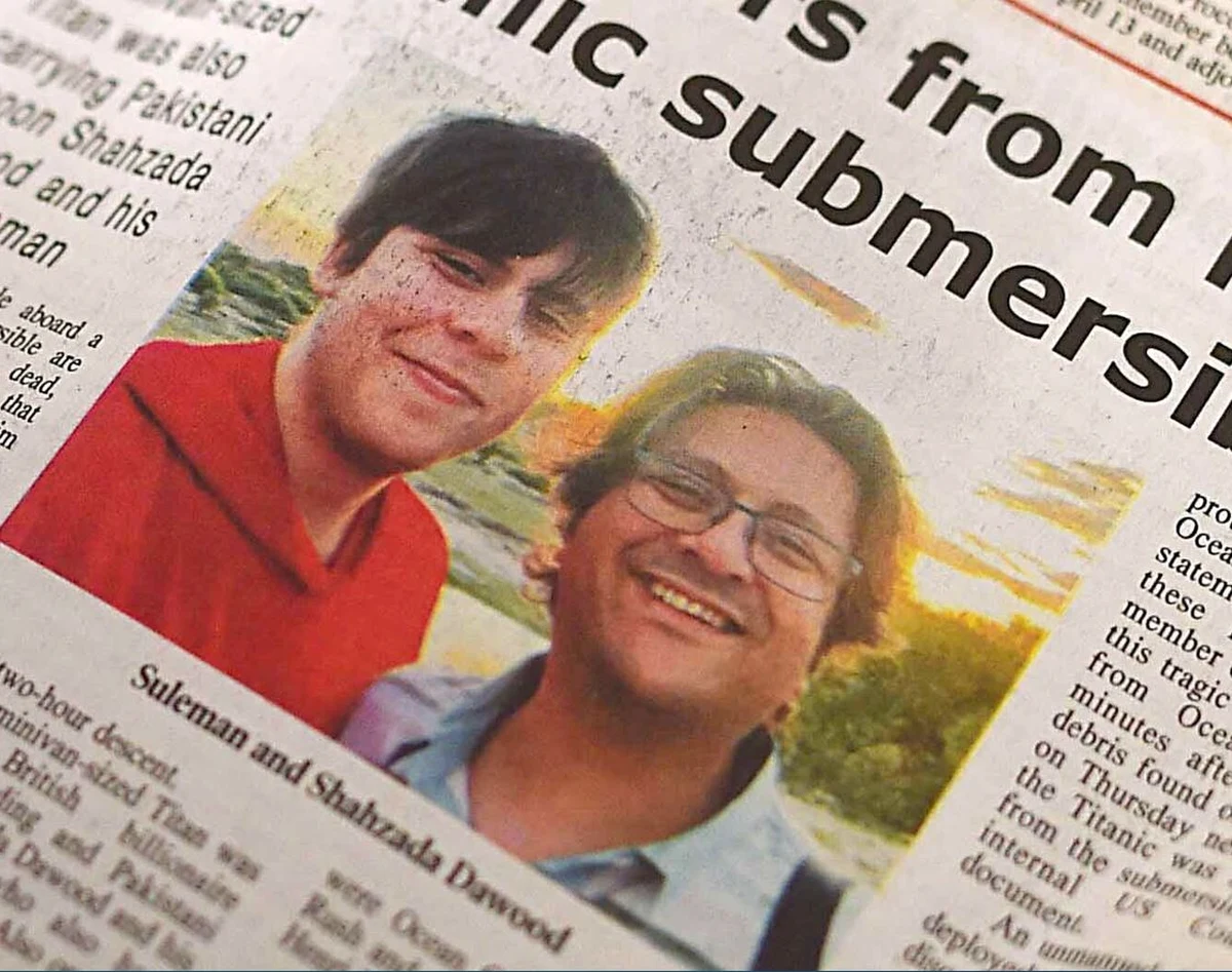 19-letni Suleman Dawood, który zginął w implozji łodzi podwodnej, wziął na pokład Titana kostkę Rubika. Jak mówi w wywiadzie dla BBC jego matka, chciał pobić rekord świata. Moment ten miał rejestrować kamerą ojciec, który również stracił życie podczas feralnej wyprawy do Titanica.