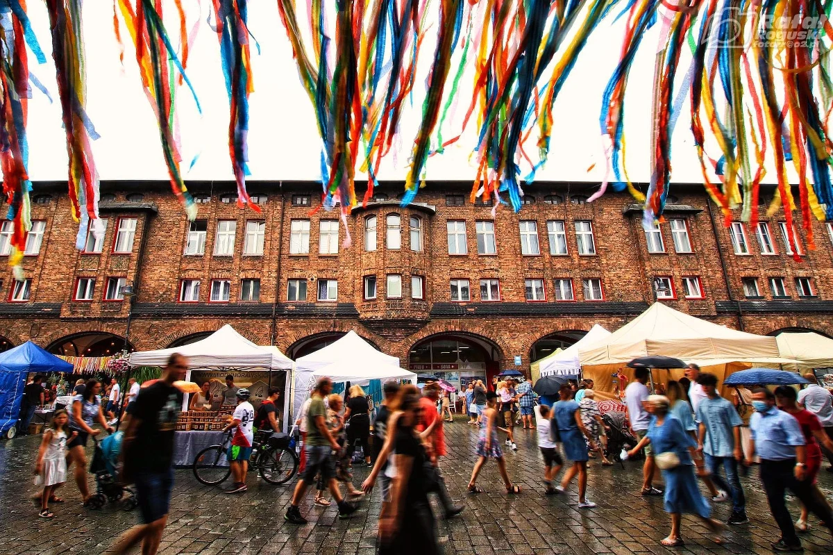 30 lipca (niedziela) odbędzie się Jarmark U Babci Anny. To jednodniowe wydarzenie, podczas którego każdy znajdzie coś dla siebie. Łącznie na Jarmarku zaprezentuje  się 160 wystawców. W tym roku organizatorzy mocno postawili na spożywcze produkty rękodzielnicze małych przetwórni.