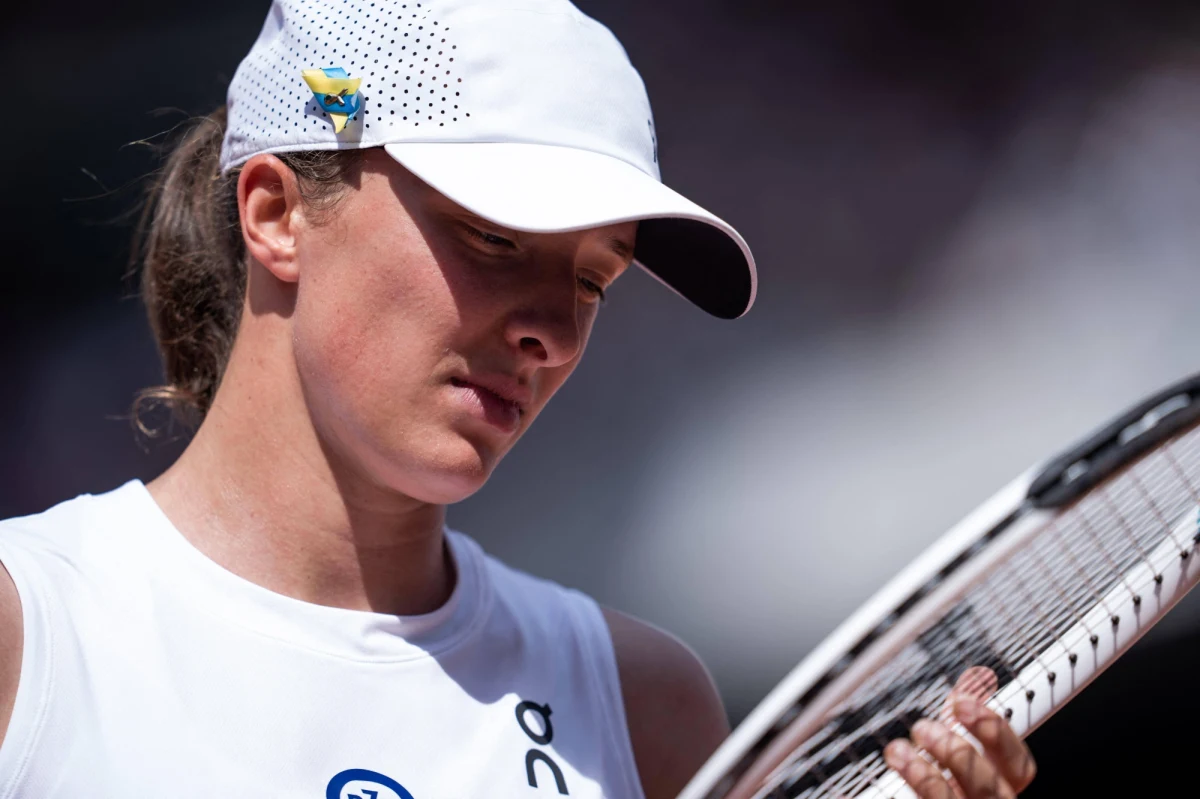 Już niebawem początek wielkoszlemowego Wimbledonu. W rozgrywkach weźmie udział Iga Świątek. "Dużo będzie zależało od tego jakie postępy Iga poczyni w grze na trawie, czy ją bardziej polubi. O nastawienie psychiczne byłbym spokojny, bo Polka pokazała, że bardzo dojrzała przez ostatnie półtora roku i radzi sobie ze stresem" – mówił na antenie Radia RMF24 w rozmowie z Piotrem Salakiem Tomasz Wolfke. Komentator tenisa w Eurosporcie przyznał, że choć Świątek nie jest faworytką do wygranej Wimbledonu to „wszystko może się zdarzyć”. 