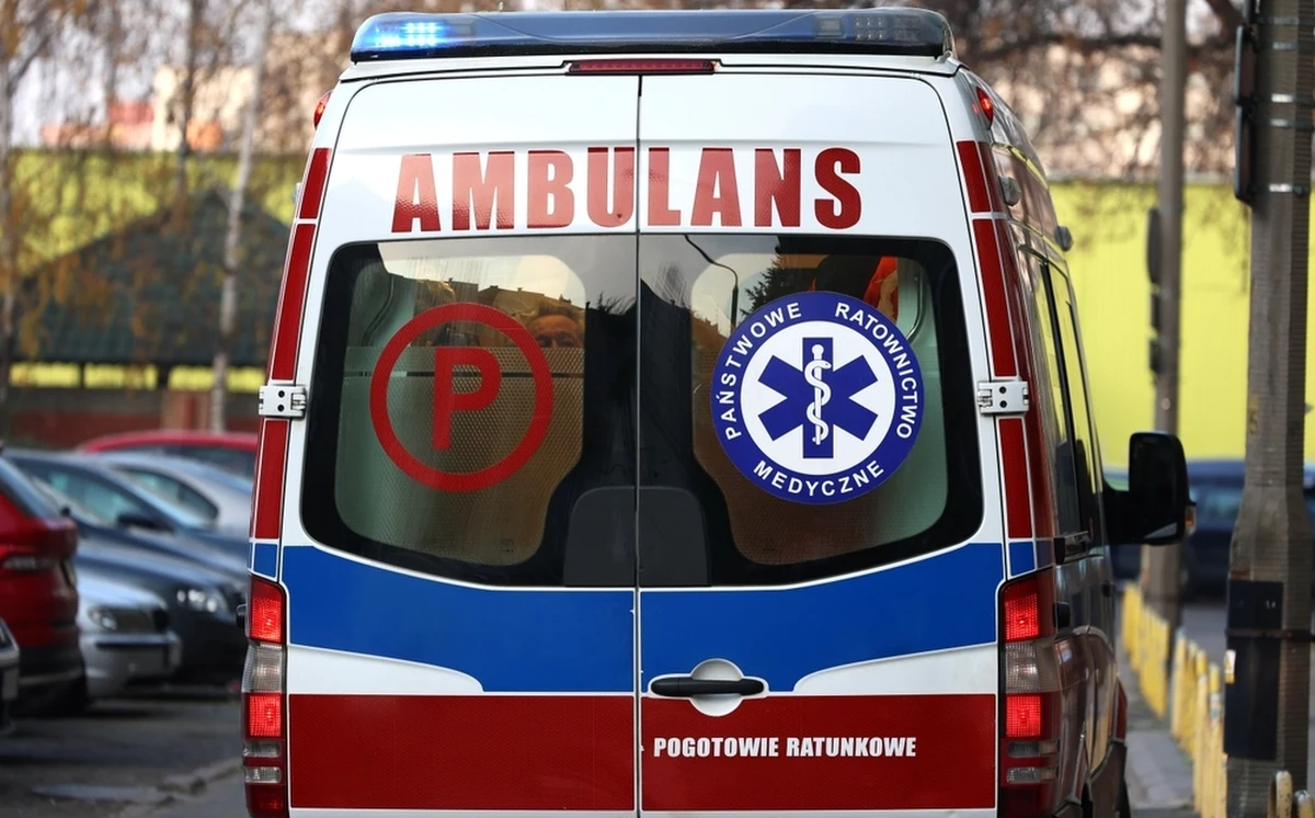 ​4,5-latek wypadł z okna na drugim piętrze w bloku na os. Uroczym w Krakowie. Dziecko przytomne zostało zabrane do szpitala w Prokocimiu.