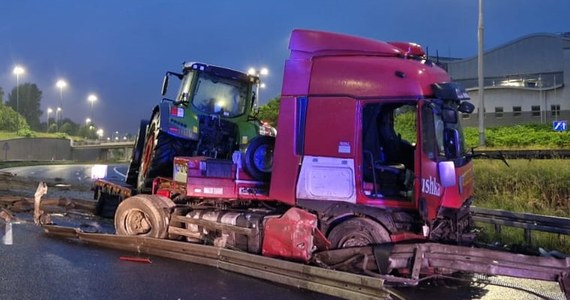 Jedna osoba została zabrana do szpitala po wypadku na autostradzie A4 w Katowicach. W wyniku zdarzenia na trasie powstał gigantyczny korek.