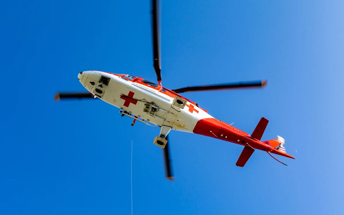 ​Trzej polscy turyści w poniedziałek wieczorem utknęli pod wierzchołkiem najwyższego szczytu w Tatrach - Garlacha. Ewakuowali ich przy pomocy śmigłowca słowaccy ratownicy górscy, gdyż Polacy nie byli w stanie kontynuować wyprawy. Warunki na szczycie pogarszały się i zapadała noc.