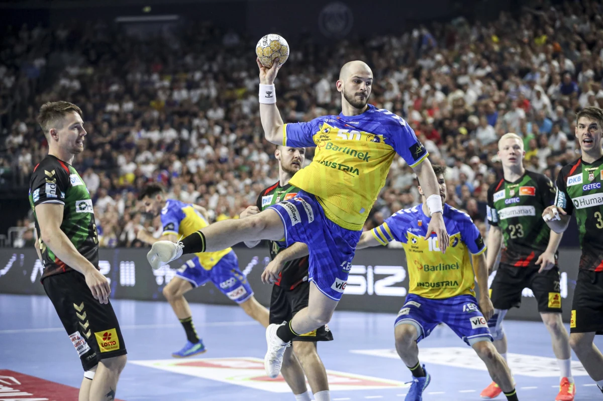 Piłkarze ręczni Barlinka Industrii Kielce w rozgrywkach grupowych Ligi Mistrzów sezonu 2023/24 zagrają m.in. z Paris Saint-Germain i THW Kiel. Rywalami Orlen Wisły Płock będą m.in. hiszpańska Barca i niemiecki SC Magdeburg. Losowanie odbyło się we wtorek w Wiedniu.