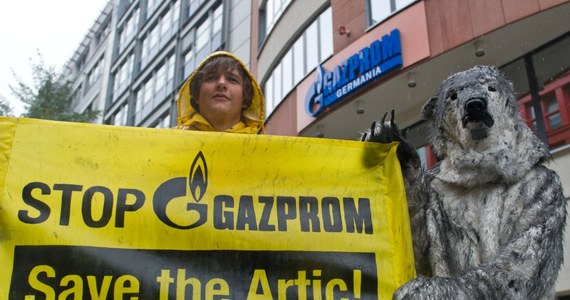 Rosyjskie władze arbitralnie zatrzymały 28 aktywistów Greenpeace i dwóch niezależnych dziennikarzy oraz naruszyły ich prawo do wolności wypowiedzi - orzekł Europejski Trybunał Praw Człowieka w ciągnącej się latami sprawie Arktyczna 30 przeciwko Rosji. Do zatrzymania aktywistów doszło w 2013 roku, wśród nich był Polak.