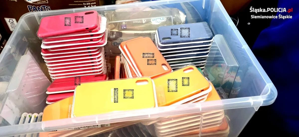 2592 zarzuty usłyszał mężczyzna oskarżony o sprzedaż towarów z podrobionym znakiem towarowym. Pokrzywdzona firma wyceniła straty na około pół miliona złotych.