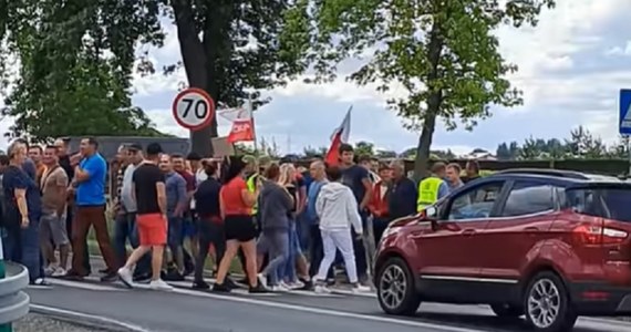 Zakończyły się utrudnienia na drodze krajowej nr 74 w okolicy mostu na Wiśle w Annopolu (woj. lubelskie), gdzie protestowali plantatorzy i sadownicy – podał lubelski oddział GDDKiA. Droga była zablokowana przez około dwie godziny.