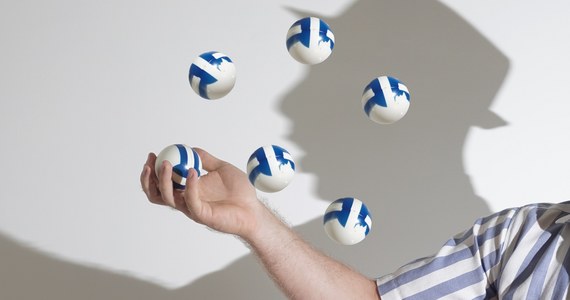 Nowy rekord w księdze Guinnessa - jego autorem jest 23-letni student z Cambridge. Chodzi o żonglowanie, niezwykłe w swym wymiarze i poziomie skomplikowania.