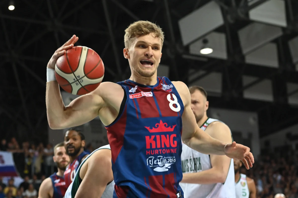​Koszykarze mistrza Polski Kinga Szczecin zagrają w fazie grupowej Ligi Mistrzów FIBA sezonu 2023/24, a Legia Warszawa, czwarta drużyna minionego sezonu, w kwalifikacjach - poinformowała Międzynarodowa Federacja Koszykówki strefy europejskiej (FIBA-Europe).