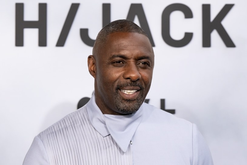 Nie jest tajemnicą, że Idris Elba był rozważany jako kandydat do przejęcia roli Jamesa Bonda, ale sam się wycofał się z walki o tę posadę. Teraz w podcaście "SmartLess" aktor ujawnił, dlaczego zrezygnował z szansy na zagranie jednej z najbardziej ikonicznych postaci w historii kina. Jak się okazuje, gwiazdorowi pochlebiało to, że jest brany pod uwagę w kontekście zagrania słynnego agenta. Rasistowskie komentarze niektórych fanów serii sprawiły, że aktor przemyślał swoją decyzję.