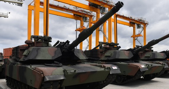 Pierwsze 14 czołgów Abrams przybyło do portu w Szczecinie. Rozpoczął się rozładunek pojazdów. To część styczniowego kontraktu pomiędzy Polską a Stanami Zjednoczonymi dotyczącego zakupu przez nasz kraj 116 Abramsów.