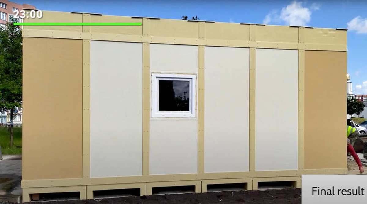 Już w piątek w ukraińskim Lwowie oficjalnie otwarty zostanie tak zwany dom pomocowy. Wykonano go z prefabrykowanych paneli. W jego powstanie zaangażowała się Politechnika Wrocławska. Budynek stanął w 3 dni na osiedlu kontenerowców dla osób, które straciły dach nad głową w wyniku wojny.