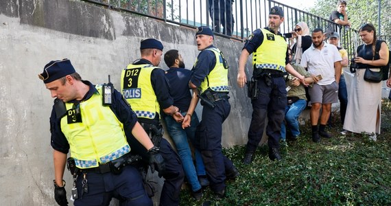 W centrum Sztokholmu, przed meczetem imigrant z Iraku spalił Koran. Policja nie interweniowała powołując się na prawo do wolności wypowiedzi. Na wydarzenia w Szwecji zareagował szef tureckiej dyplomacji, który stwierdził, że brak działań ze strony szwedzkich służb jest niedopuszczalny. To kolejny zgrzyt na linii Sztokholm-Ankara. Szwecja wciąż czeka na akceptację Turcji wniosku o dołączenie do NATO.