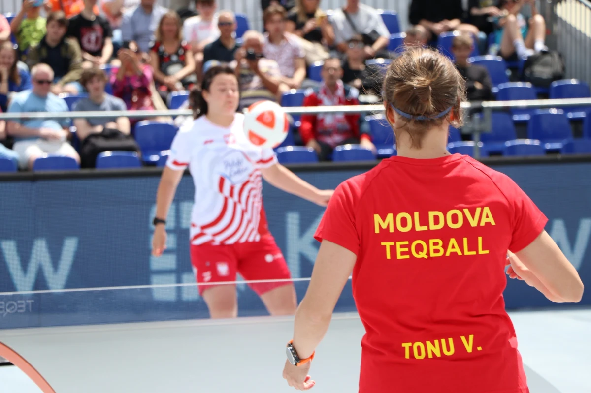 Na Rynku Głównym w Krakowie rozpoczęła się rywalizacja w teqballu w ramach III Igrzysk Europejskich. Dziś o medale walczyły singlistki. Po fazie grupowej z turnieju odpadła reprezentantka Polski Ewa Kamińska, ale jej trener i mąż zapewnia: „W deblu jest szansa na wywalczenie finału”.