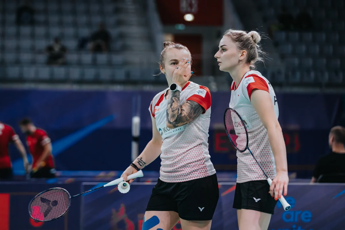Tylko para Miłosz Bohat i Robert Cybulski odniosła dziś zwycięstwo spośród wszystkich polskich badmintonistów rywalizujących w III Igrzyskach Europejskich. W deblu Bohat i Cybulski  pokonali Brytyjczyków Adama Halla i Alexandra Dunna 2:1 (11:21, 24:22, 21:19).