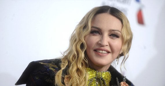 ​Amerykańska piosenkarka Madonna trafiła kilka dni temu na oddział intensywnej terapii z powodu poważnej infekcji bakteryjnej. Z tego względu przełożyła swoją światową trasę koncertową - poinformował w środę jej agent.