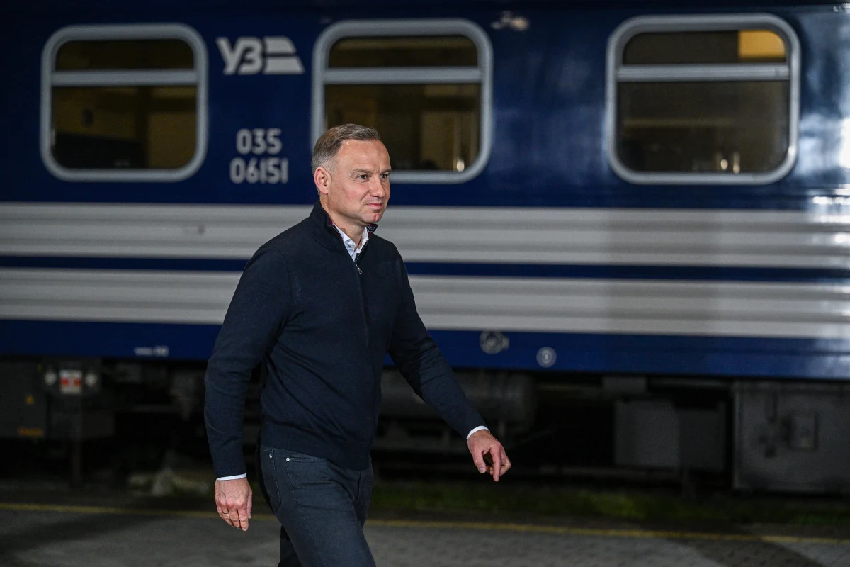 Prezydent Andrzej Duda w nocy wrócił z Kijowa. "To był dzień bardzo ważnych rozmów politycznych" - mówił podczas briefingu w Przemyślu. "Od soboty się w jakimś sensie można powiedzieć dzieje" - podkreślił prezydent.