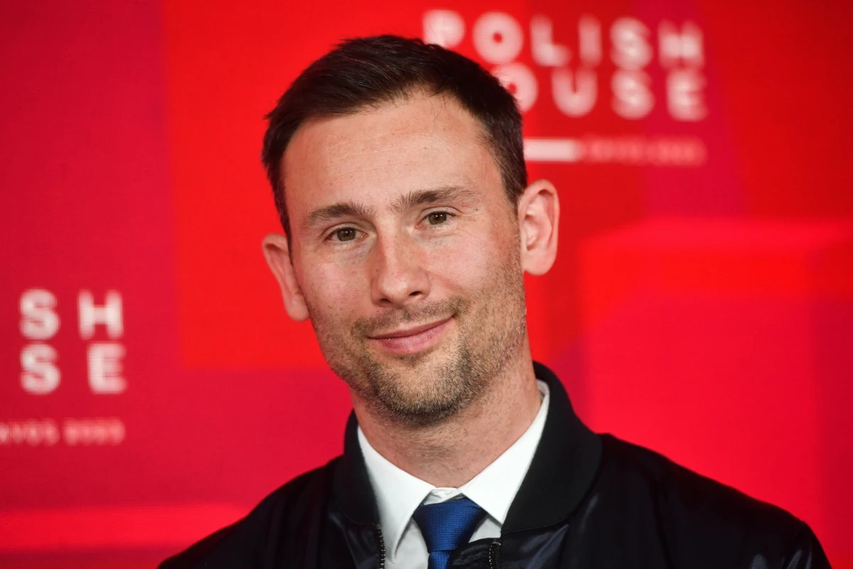 Sławosz Uznański poleci w kosmos jako drugi Polak w historii - poinformowało działające przy premierze Centrum GovTech. ESA twierdzi natomiast, że Polska i Europejska Agencja Kosmiczna dopiero rozpatrują możliwość lotu Uznańskiego, a szczegóły zostaną podane po osiągnięciu porozumienia m.in. z partnerami Międzynarodowej Stacji Kosmicznej (ISS).