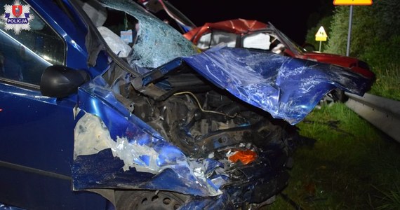 20-letnia kobieta zginęła w wypadku dwóch samochodów osobowych w Kalinowicach w powiecie zamojskim na Lubelszczyźnie. Do szpitala z obrażeniami trafiły dwie osoby - 52-latka i 24-latek.