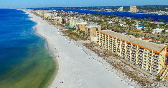 Na reklamowanym jako „najpiękniejsza plaża w USA” kawałku wybrzeża Florydy w dziewięć dni czerwca utonęło siedem osób. Nie działają ostrzeżenia o śmiertelnie niebezpiecznych prądach, które stanowią pułapkę dla pływaków uznających Panama City Beach za idealne miejsce do wypoczynku i surfowania.