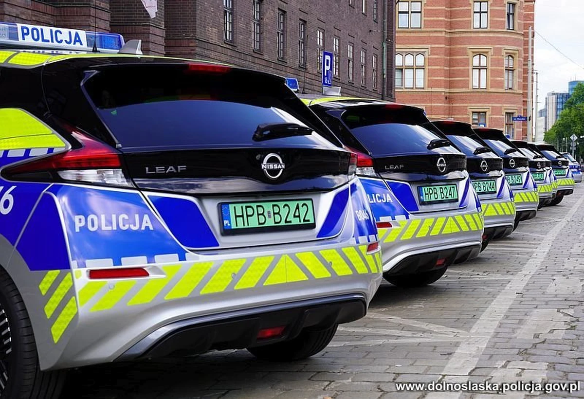 Flota dolnośląskiej policji powiększyła się dziś o 9 elektrycznych radiowozów. Ich koszt to ponad 2 miliony złotych.