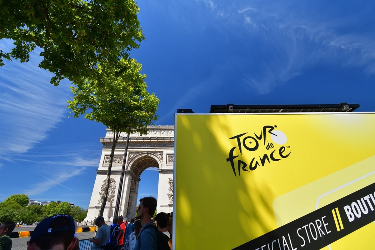 Żaden inny wyścig kolarski nie wiąże się z takim prestiżem, taką presją i takimi oczekiwaniami. Tour de France to legendarna impreza i nawet etapowe zwycięstwo jest tu niezwykle cenne. W sobotę początek 110. edycji wyścigu nazywanego Wielką Pętlą, choć tegoroczna trasa z pętlą nie ma nic wspólnego. O Tour de France Patryk Serwański rozmawiał z komentatorem Eurosportu Adamem Proboszem. 