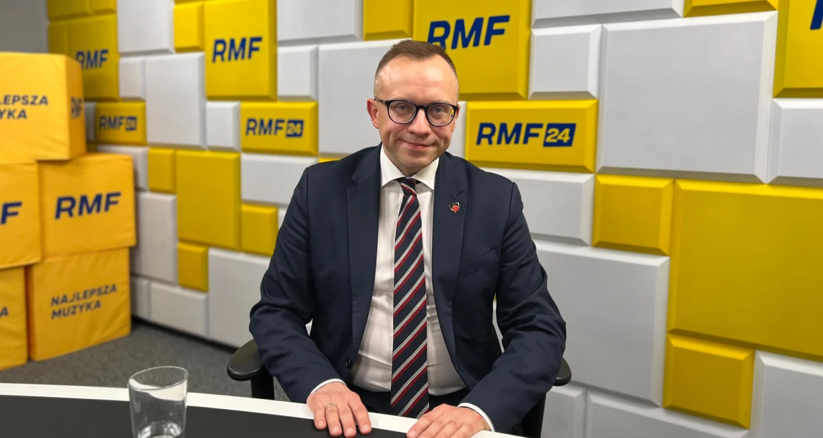 Na lotnisku w Świdniku powstanie kolejna wielka baza wojskowa - to już przesądzone - ujawnił w Porannej rozmowie w RMF FM pochodzący z tego miasta wiceminister finansów Artur Soboń. 