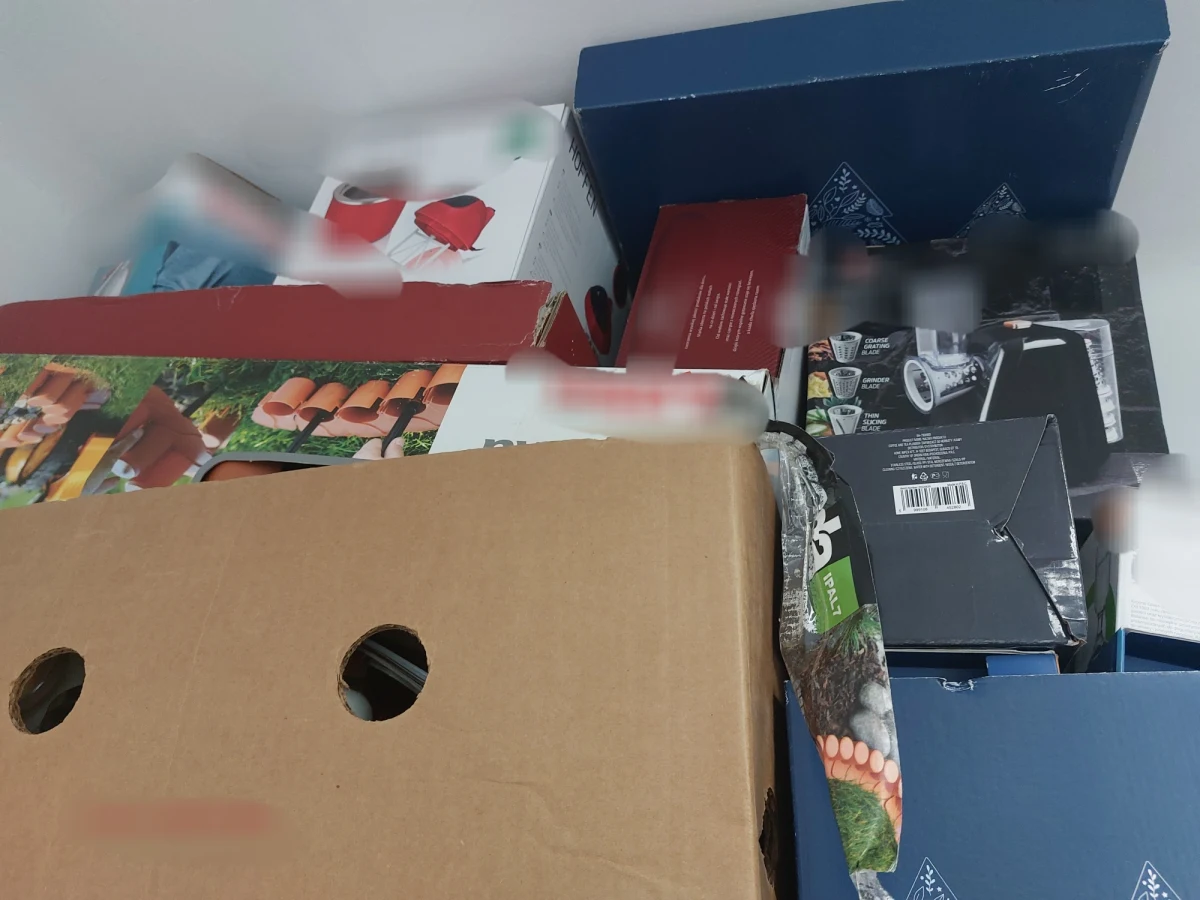 Dwie pracownice jednego z marketów na terenie powiatu niżańskiego wynosiły towar ze sklepu tylnym wyjściem. Zostały zatrzymane dzięki szybkiej interwencji świadka. Kobiety usłyszały już zarzuty. Grozi im do 5 lat pozbawienia wolności.