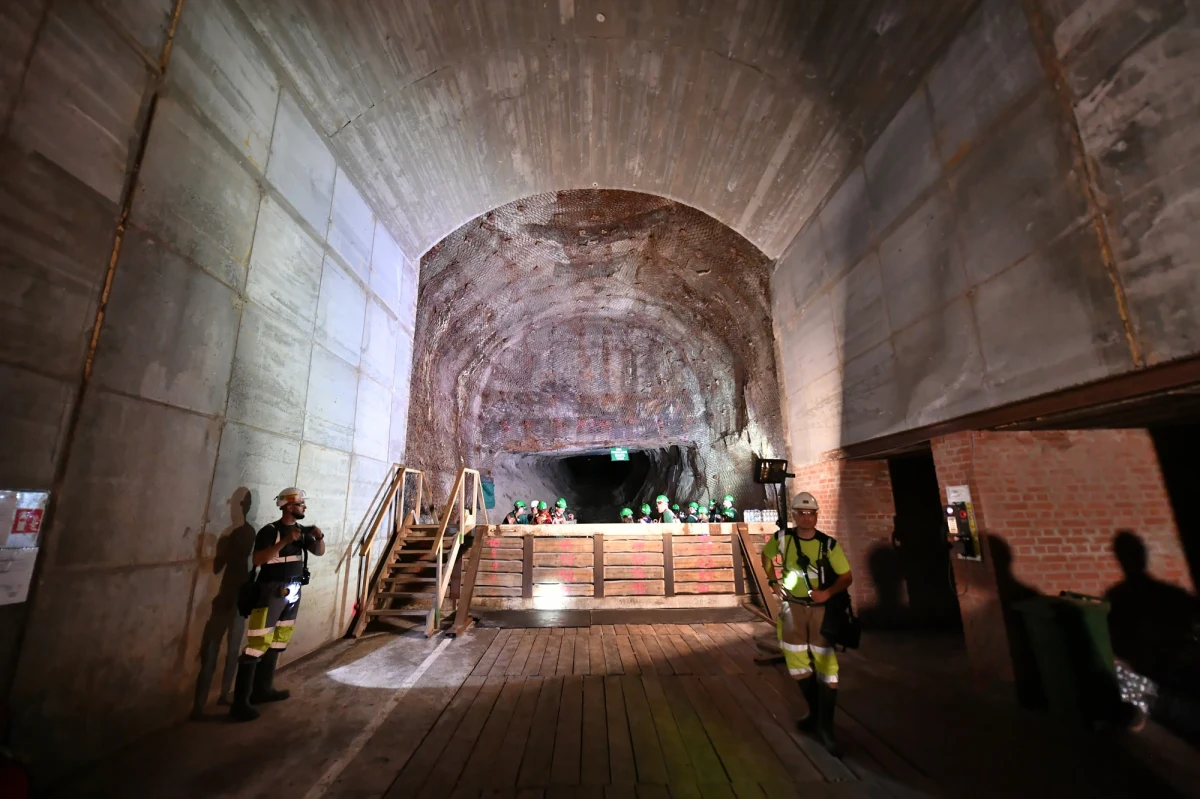 GG-1 to najgłębszy szyb wydobywczy w Polsce, jedna z najważniejszych inwestycji KGHM Polska Miedź i największy podziemny projekt w branży metali nieżelaznych Europy. Dziś uroczyście otwarto wyrobisko w Kwielicach na Dolnym Śląsku. Szyb ma 1348 metrów głębokości.